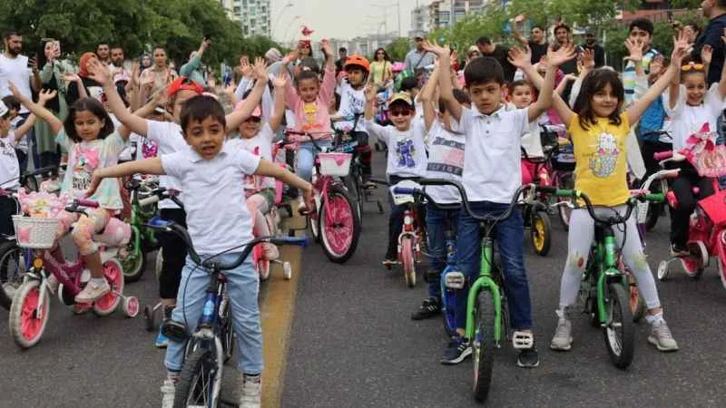 Çocuklar sağlık için pedal çevirdi