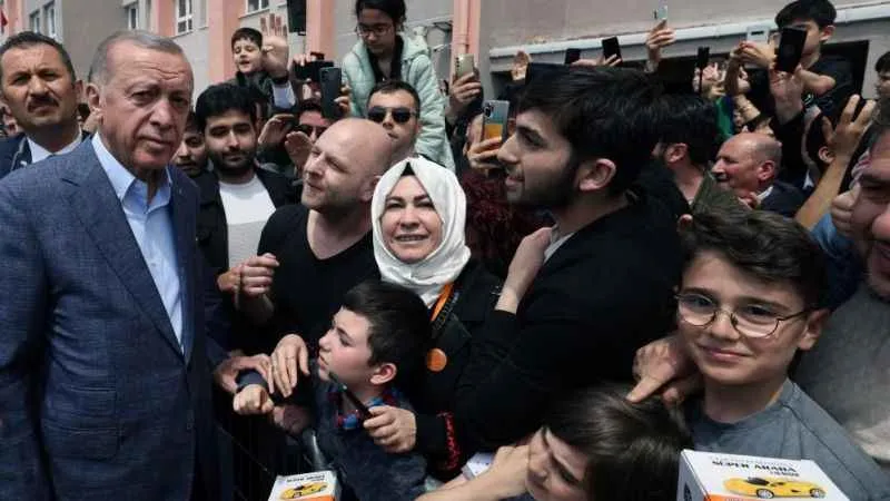 Erdoğan: Sandıklara sıkı sıkıya sahip çıkma zamanı