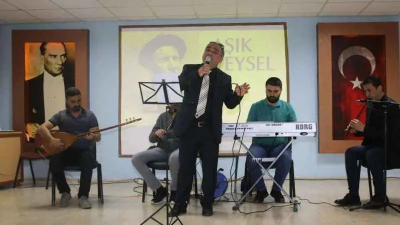 Ünlü ozan, türküleriyle anıldı