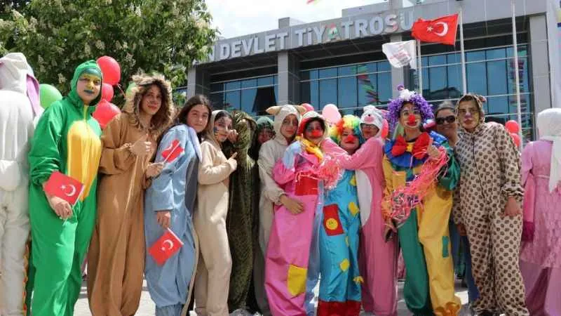 Akdamar Adası’nda ilk tiyatro gösterisi