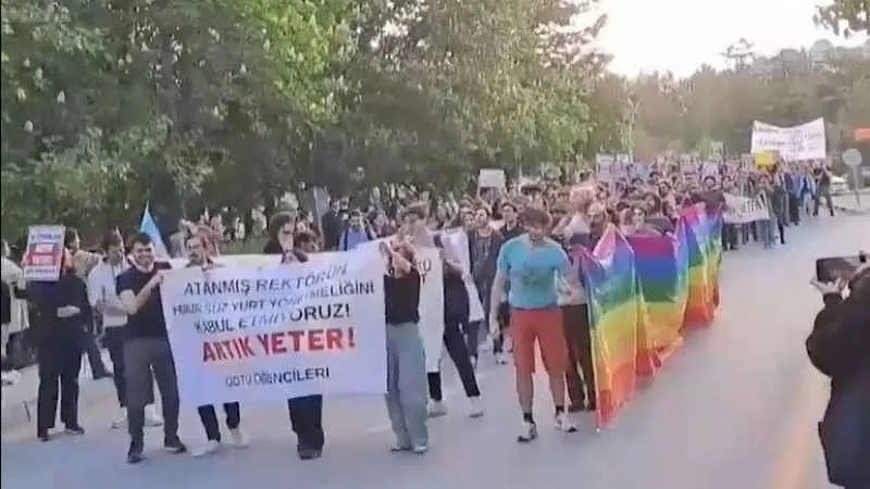 Kılıçdaroğlu'na destek için LGBT yürüyüşü