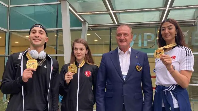 Şampiyonlar yurda döndü