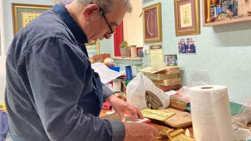 Yıpranmış kitapların tabibi: Mehmet Karslı