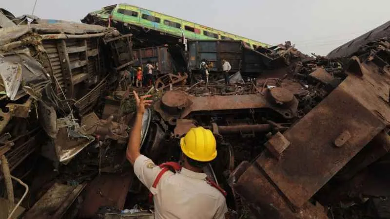 Hindistan'daki tren kazasında can kaybı 288