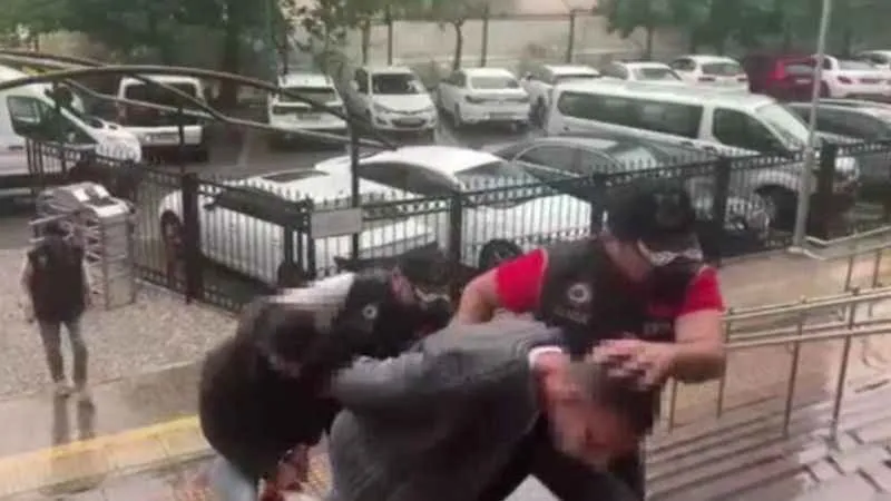 İzmir'de faciadan dönüldü: 6 el yapımı patlayıcı ele geçirildi