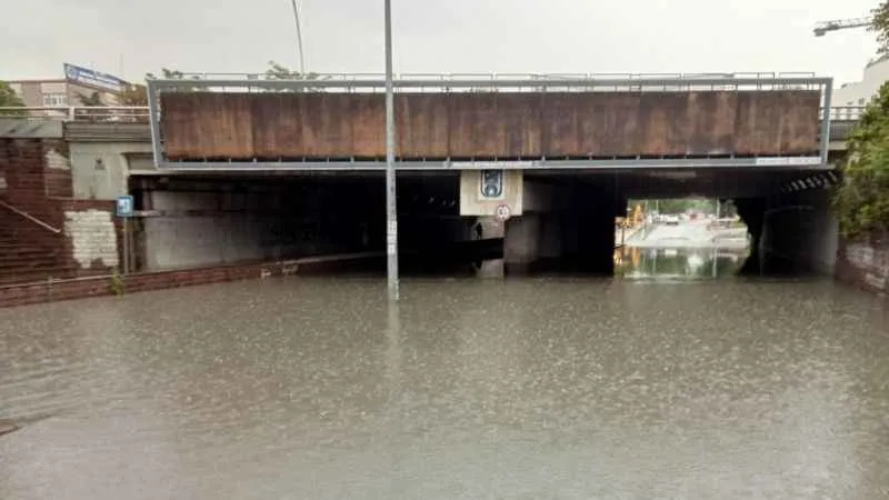 Başkentte altgeçitler su doldu