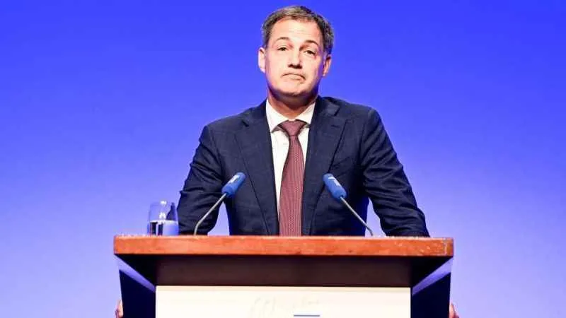 Belçika Başbakanı bisikletten düştü bilinç kaybı yaşadı