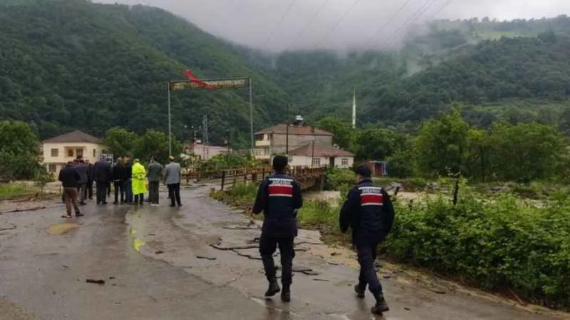  Bafra’da dereler taştı, 13 evi su bastı