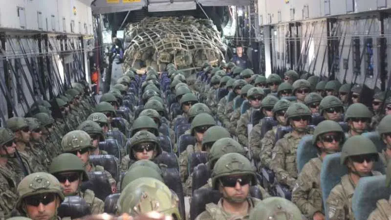 Türk askerinden Kosova'ya takviye sürüyor