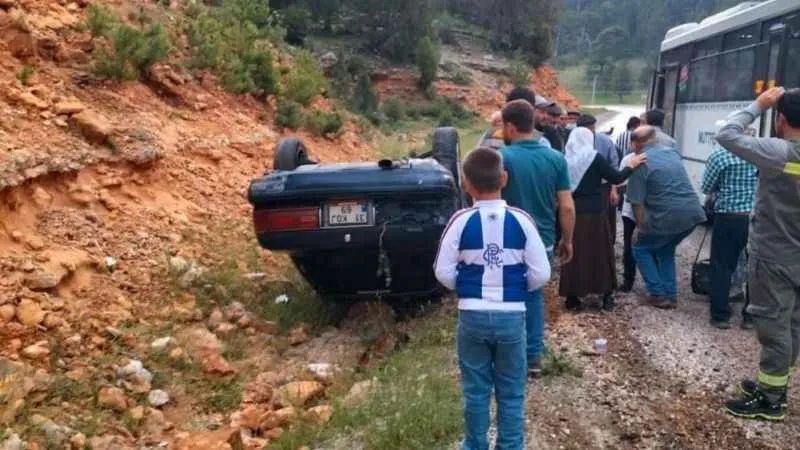 Genç Parti il başkanı Michael James Aşkar ve oğlu trafik kazasında yaralandı