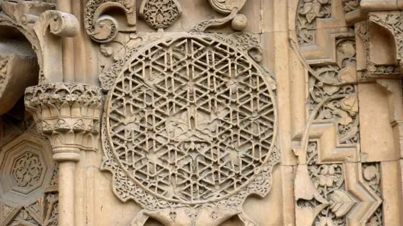 Divriği Ulu Cami'de yenileme çalışmaları sürüyor