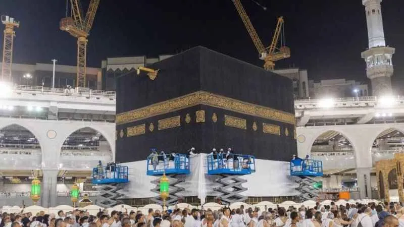 Kabe örtüsü 3 metre yukarı kaldırıldı