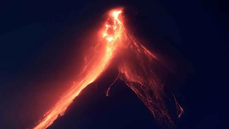 13 bin kişiye yanardağ tahliyesi