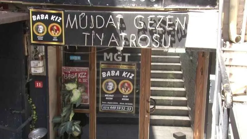 Müjdat Gezen'in Kadıköy’deki tiyatro binası satılığa çıkarıldı