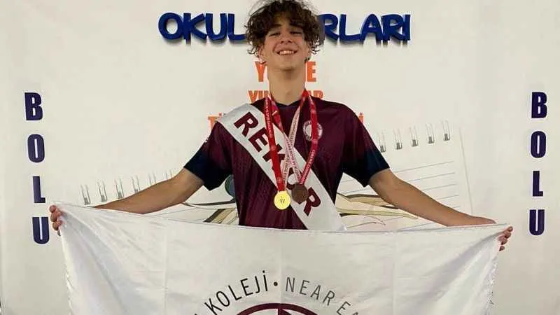 Barkan Can Aykut, yüzmede Türkiye birincisi oldu