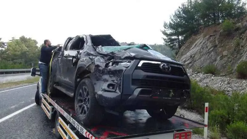 Eski Bakan Nihat Zeybekçi trafik kazası geçirdi