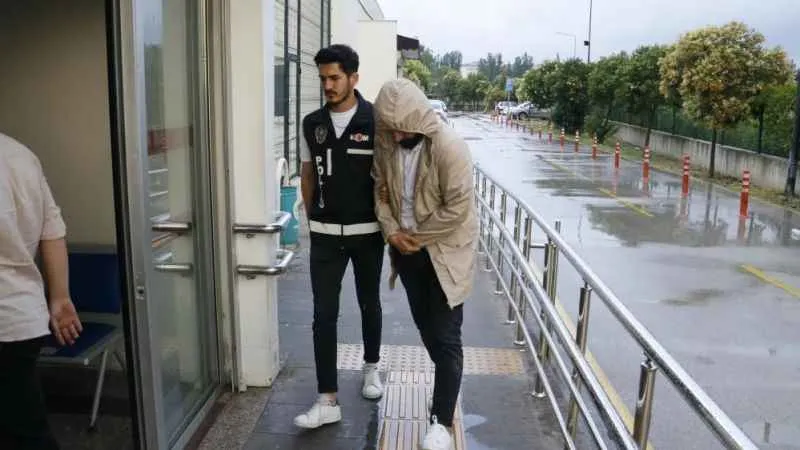 Piyasaya sahte altın sürerken yakalandılar