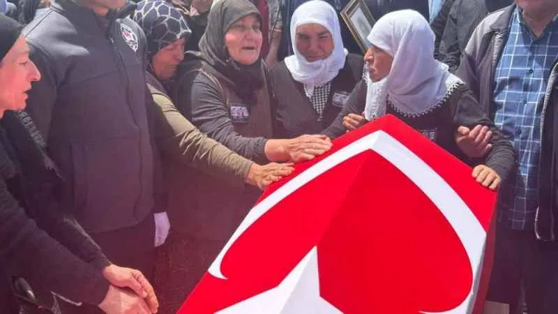 MKE patlamasında hayatını kaybeden 3 şehit son yolculuğuna uğurlandı