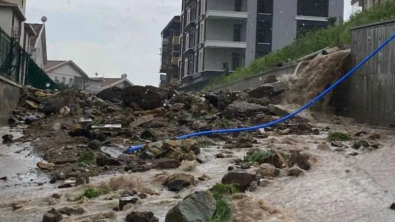 Ankara’da sağanak sonrası heyelan meydana geldi