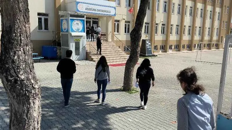 Sivas'ta YKS sınavına girecek 6 bin 500 depremzede öğrenci ve ailesini misafir edildi