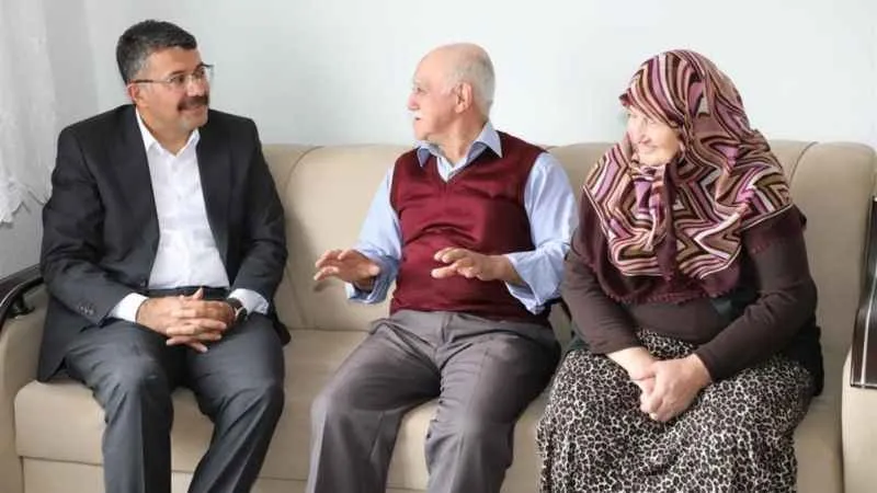 Vali Ali Çelik, Babalar Günü’nü şehit babalarıyla geçirdi