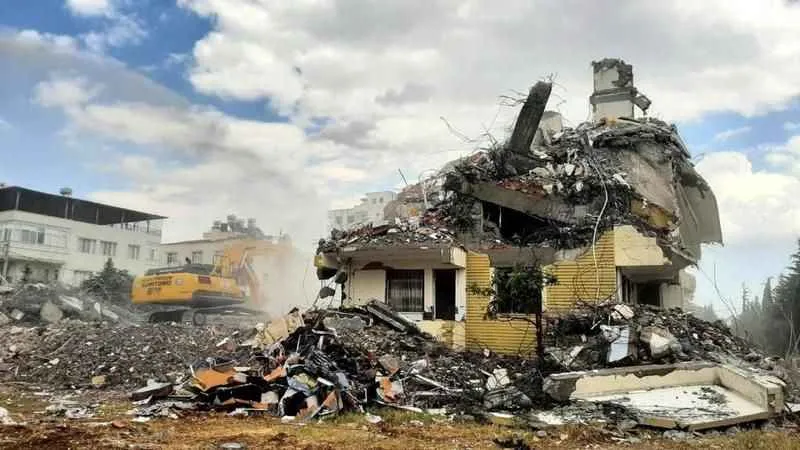 Adıyaman'da ağır hasarlı binaların yüzde 15'i yıkılarak enkazı kaldırıldı