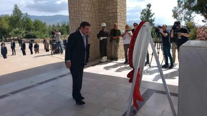 Cumhurbaşkanı Yardımcısı Yılmaz, Dr. Küçük ve Denktaş’ın anıtını ziyaret etti