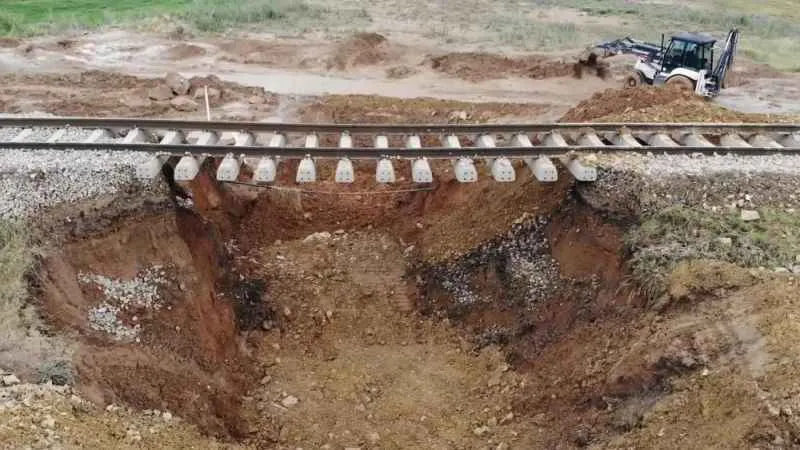 Sel suları Doğu Ekspresi hattını çökertti: Tren seferleri durduruldu