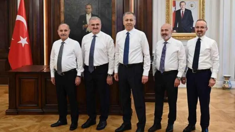 İçişleri Bakanı Yerlikaya, yeni yardımcılarını tebrik etti