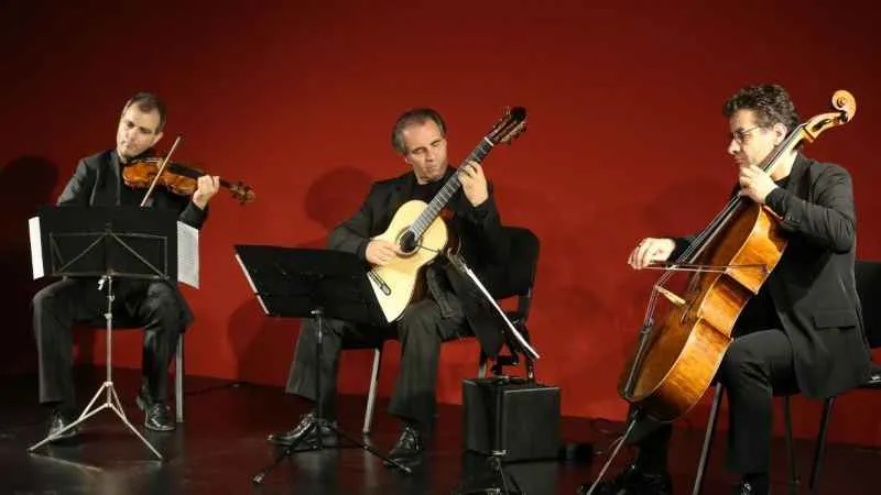 Keman ve çellonun gitarla buluştu