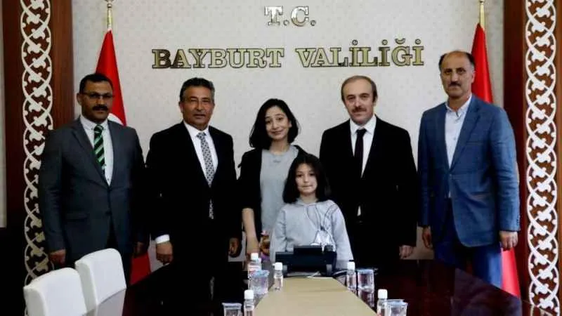Bayburt'ta Ceylin Özhan LGS'de 500 tam puan aldı