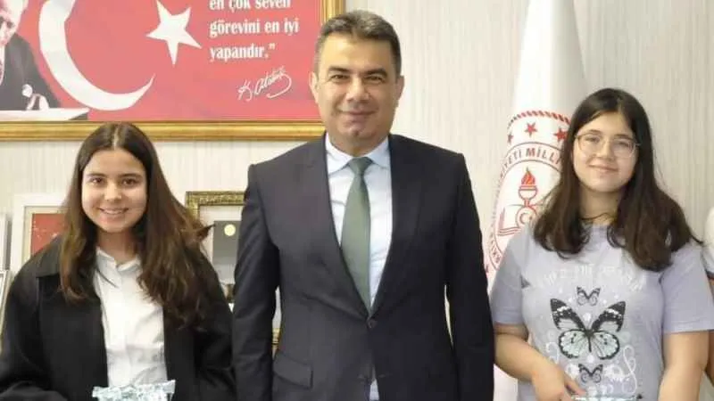 Karabük'ten Ayşe İrem Aydın ve Elif Tapsız LGS'den 500 tam puan aldı