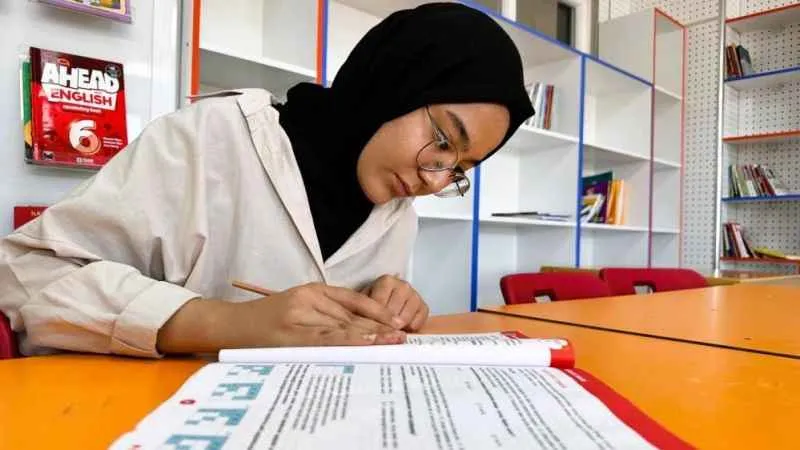 Malatya'da Melike Behçet LGS'de 500 tam puan aldı