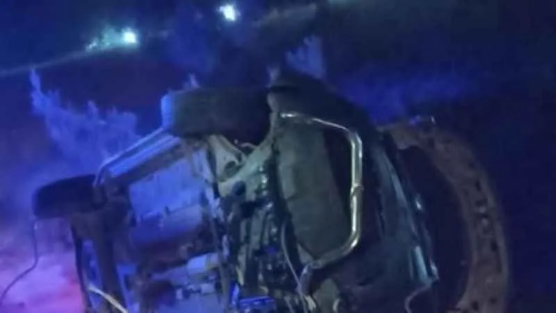 Yola düşen hurda demir yığınına cip çarptı: 3 yaralı