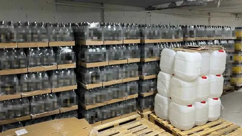 Sahte içki üreticilerine büyük darbe: 26 litre sahte içki ele geçirildi