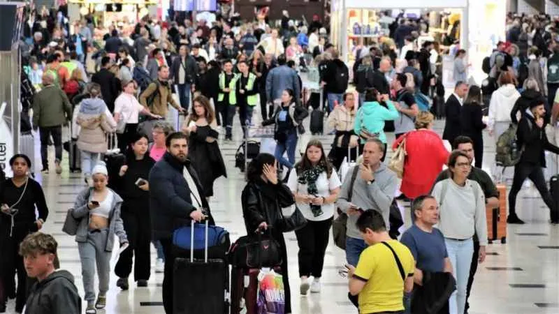 Antalya’ya hava yoluyla gelen turist sayısı 5 milyonu geride bıraktı