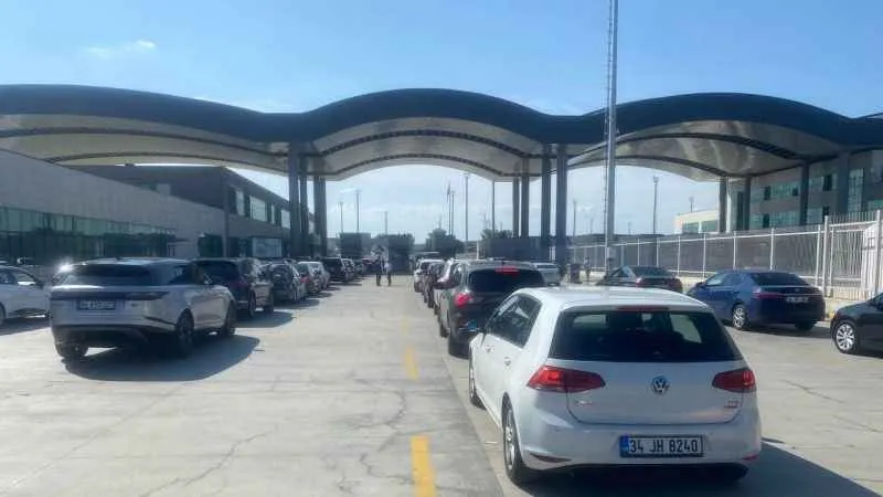 İpsala Sınır Kapısı’nda 10 kilometrelik araç kuyruğu