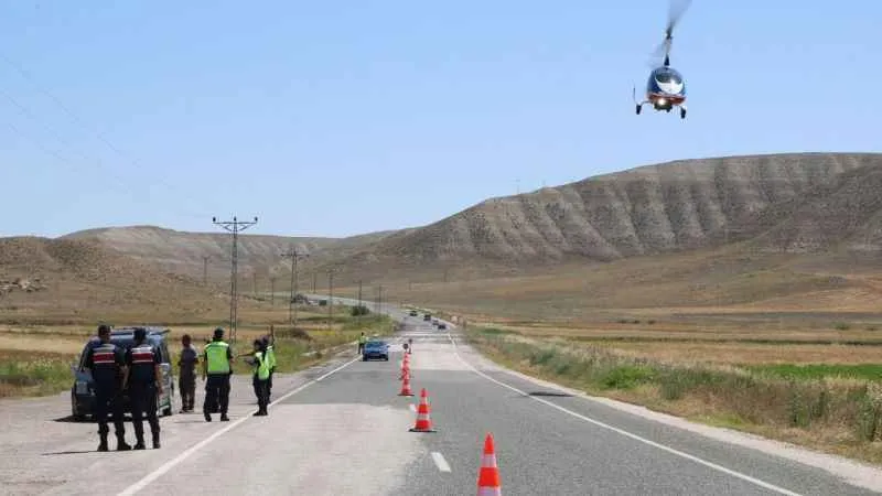 Bayram tatilinde araçlar "cayrokopter" ile denetlendi