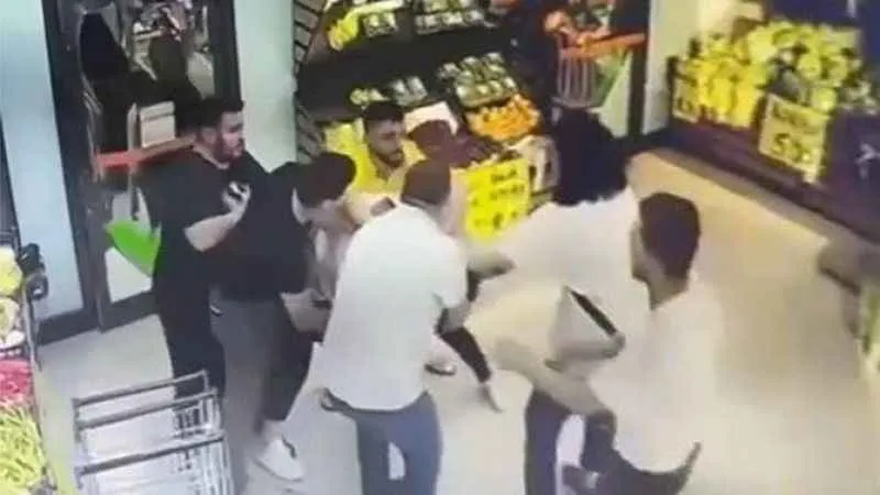 Markette ilginç kavga !