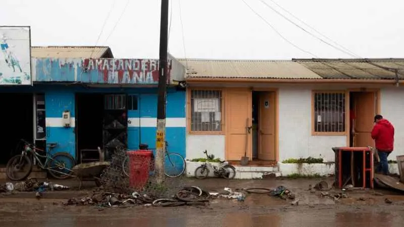 Şili'de sellerde bin 421 ev yıkıldı!