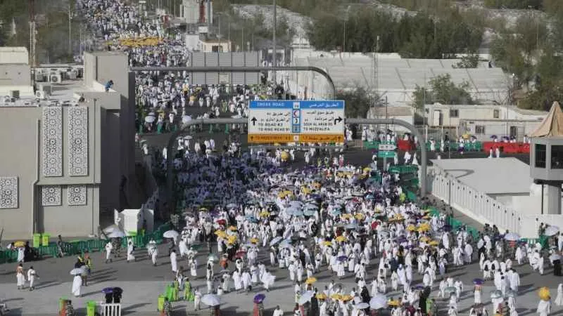 Hacılar Mina’da şeytan taşladı