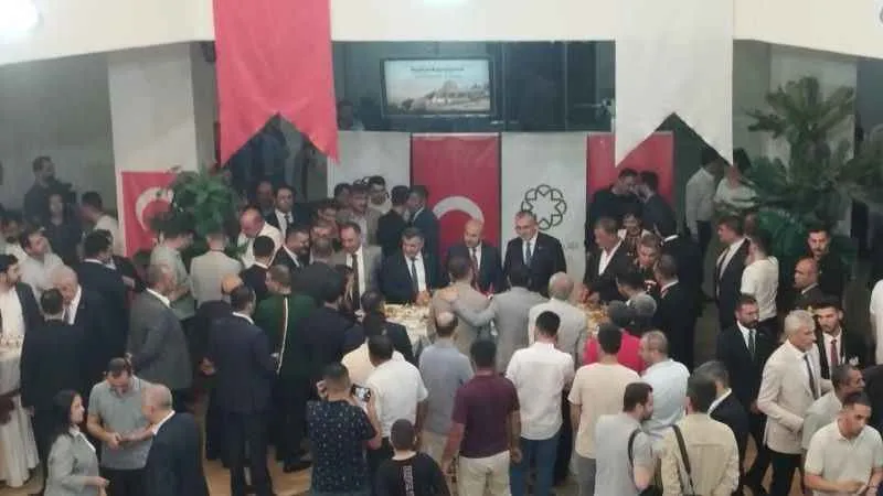 Bakan Işıkhan, Mardin'de vatandaşlarla bayramlaştı