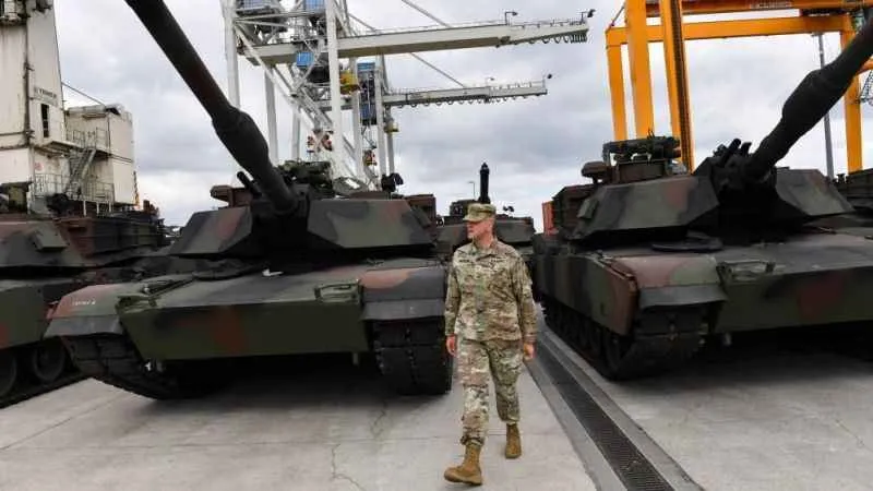 Abrams tanklarının ilk partisi Polonya'ya ulaştı