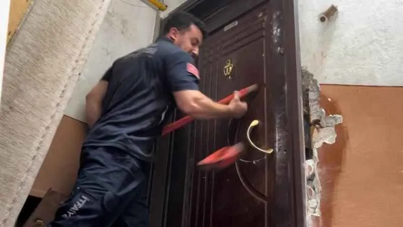 Balyoz kırıldı, çelik kapı kırılmadı