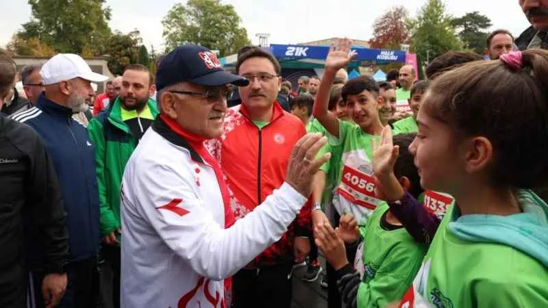 Kayseri Büyükşehir’den toplam 453 bin TL ödüllü ‘uluslararası yarı maraton’