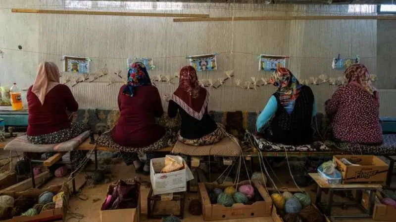 El dokuma halılar makineleşmeye direniyor