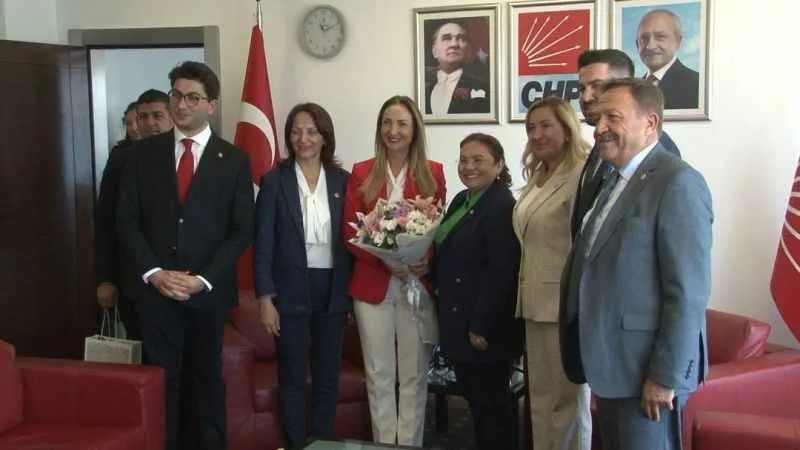 İYİ Parti heyetinden CHP’ye bayram ziyareti