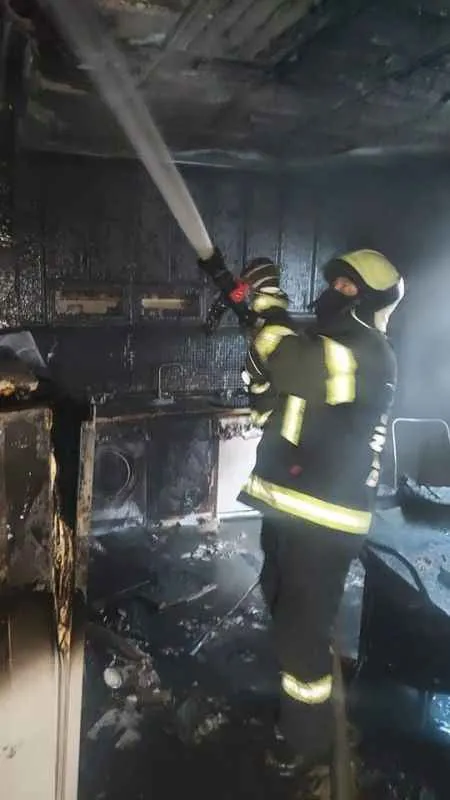 Merkezefendi’de ev yangını panik oluşturdu