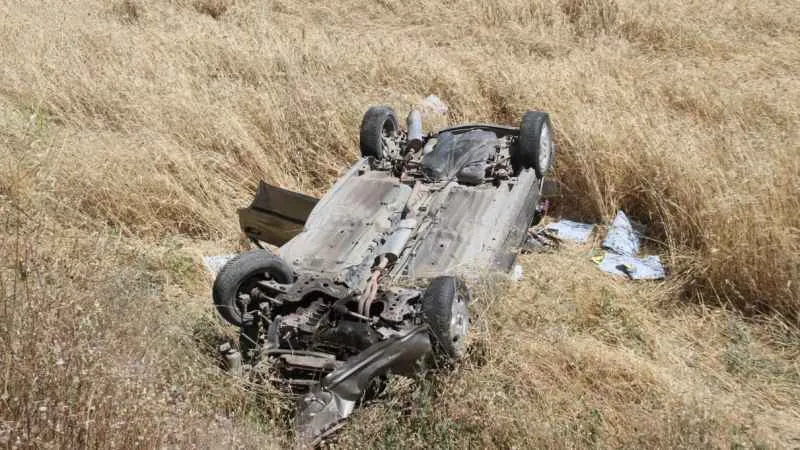 Elazığ’da otomobil şarampole uçup ters döndü: 6 yaralı