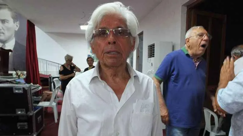 Burhaniye’de 84’lük emekli müdür başarılı sanatçı oldu